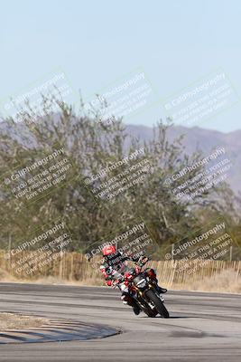 media/Dec-01-2025-Moto Forza (Mon) [[2daa91e15f]]/3-Beginner Group/Session 3 (Turn 3)/